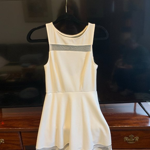 Monteau LA White Dress - Picture 8 of 16